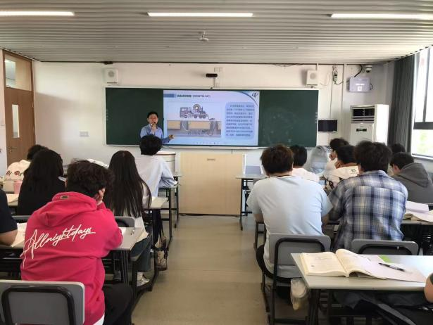 前沿技(jì)術(shù)進課堂 校(xiào)企合作(zuò)譜新章(zhāng)