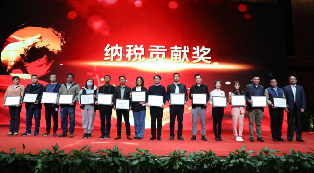 楓泾鎮召開(kāi)2021年(nián)度優化(huà)營商環境工(gōng)作(zuò)會(huì)議(yì) 清遠(yuǎn)科(kē)技(jì)榮獲納稅貢獻獎